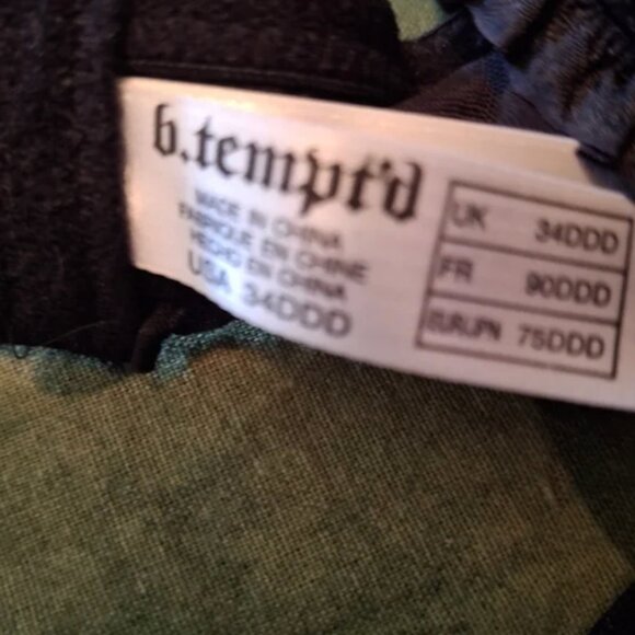 B.Tempt'D - Elegant Black Lace Bra New Without tags - 34DDD - Picture 2 of 3